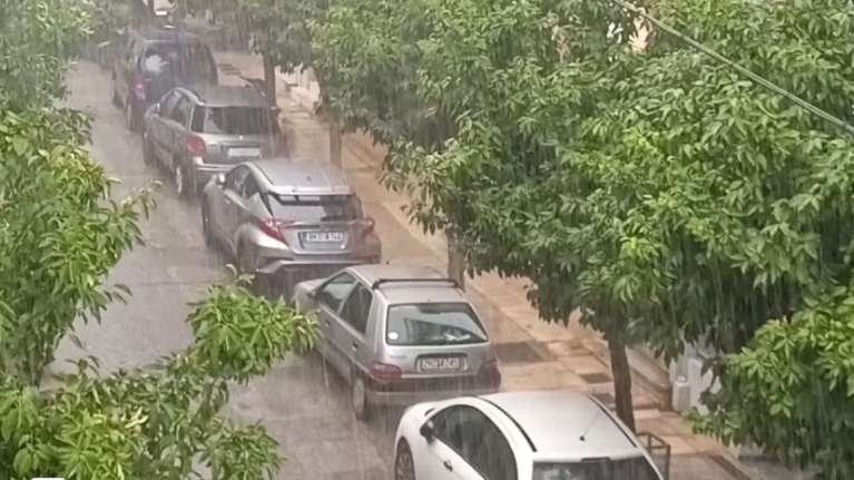 Ισχυρή καταιγίδα στην Αθήνα - Σε ποιες περιοχές ήταν έντονο το φαινόμενο - Στο κόκκινο η κίνηση στους δρόμους [βίντεο]