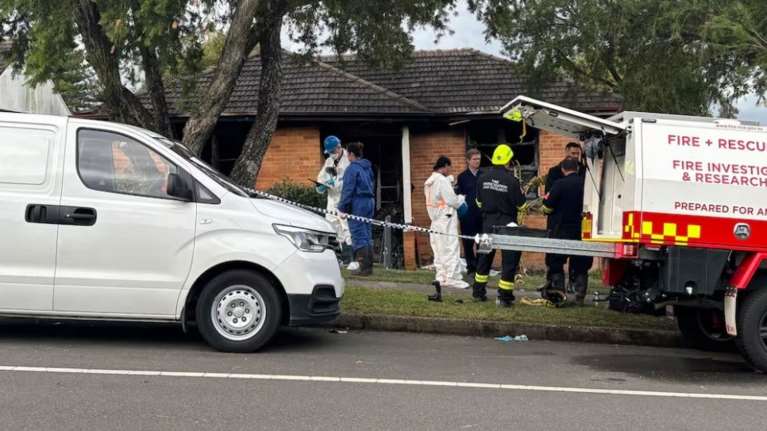 Σοκ στην Αυστραλία: Τρία νεκρά παιδιά από φωτιά σε σπίτι - Συνελήφθη ο πατέρας τους για ανθρωποκτονίες κατά συρροή [βίντεο]