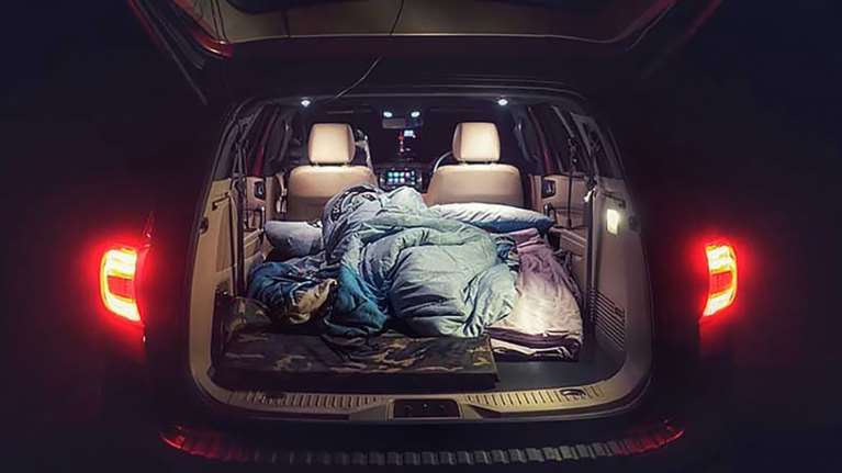 Ρόδος: Μητέρα με δυο παιδιά κοιμάται σε αυτοκίνητο - Δεν έχει σπίτι