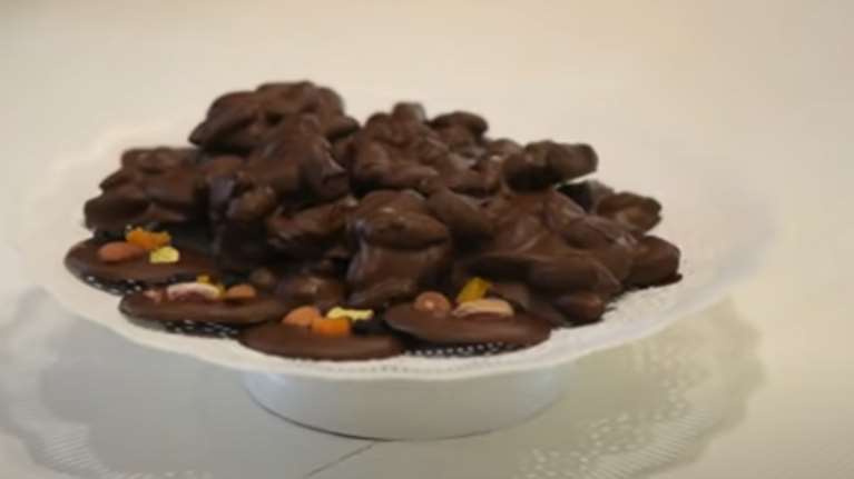 Σοκολατένια βραχάκια με μόλις δύο υλικά - Γρήγορα, εύκολα και πεντανόμιστα