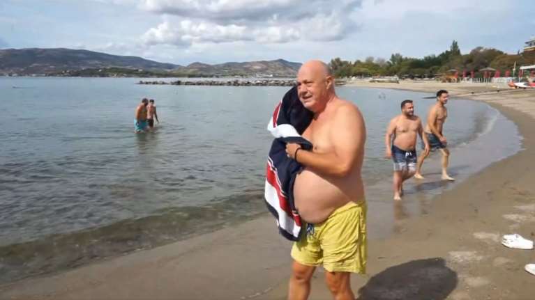 Αχιλλέας Μπέος: Για μπάνιο με τους συνεργάτες του ο δήμαρχος Βόλου - &quot;Κολυμπήστε άφοβα&quot; [εικόνες - βίντεο]