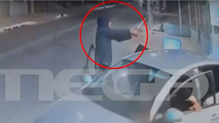 Άνω Λιόσια: Βίντεο ντοκουμέντο από την ανταλλαγή πυροβολισμών και τον εμβολισμό περιπολικού