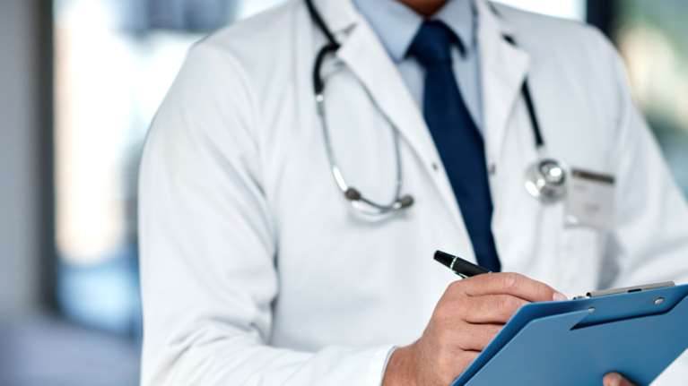 Προσωπικός γιατρός: Χαμηλές πτήσεις στις εγγραφές - Τι θα γίνει με τις ποινές, πρόσω ολοταχώς για νέα παράταση