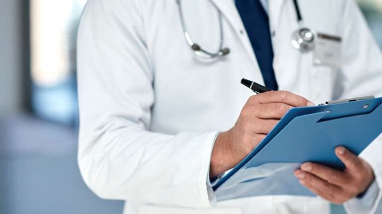 Νέα υπόθεση &quot;ψευτογιατρού&quot;: Φυσικοθεραπευτής υποσχόταν θεραπεία σε ασθενείς με σκλήρυνση κατά πλάκας - 5 θάνατοι