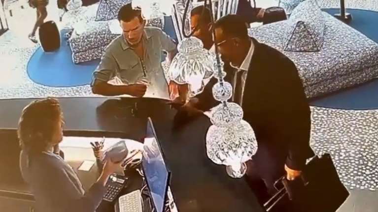 Πώς γλίτωσε τη σύλληψη ο Ρουμάνος &quot;φαντομάς&quot; που κλέβει ρολόγια και λεφτά με τη μέθοδο &quot;Rip-deal&quot;