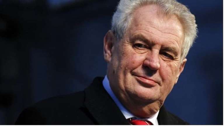 Τσεχία: Διασωληνωμένος στη ΜΕΘ νοσηλεύεται ο Πρόεδρος της χώρας Μίλος Ζέμαν