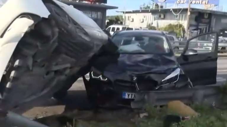 Σοβαρό τροχαίο στη λεωφόρο Μαρκοπούλου: Σφοδρή σύγκρουση δύο οχημάτων, τραυματίστηκαν οι οδηγοί [βίντεο]