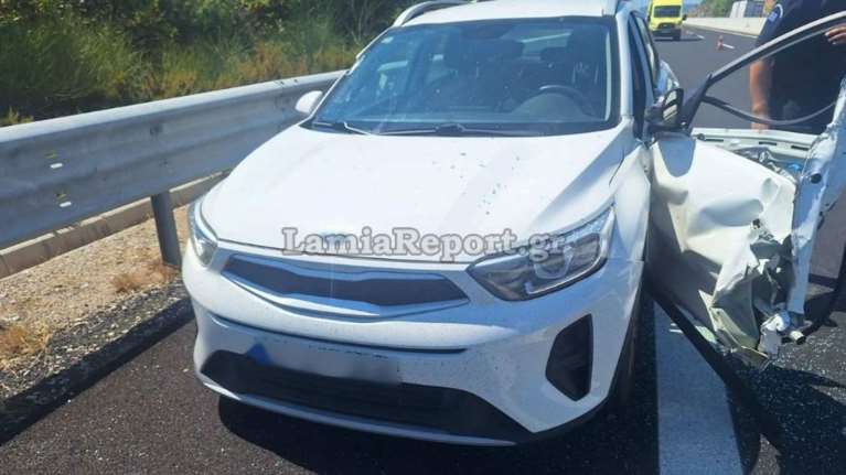 Τροχαίο στην Αθηνών - Θεσσαλονίκης: Άνοιξε την πόρτα να κατέβει και τον τραυμάτισε φορτηγό