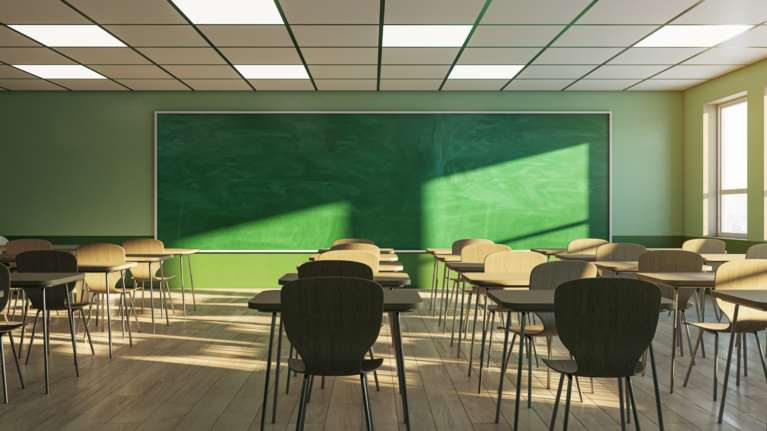 Οι Ελληνες γονείς δίνουν 614 εκατ. ευρώ τον χρόνο για φροντιστήρια - Τετραπλασιάστηκε η δαπάνη για τα παιδιά δημοτικού