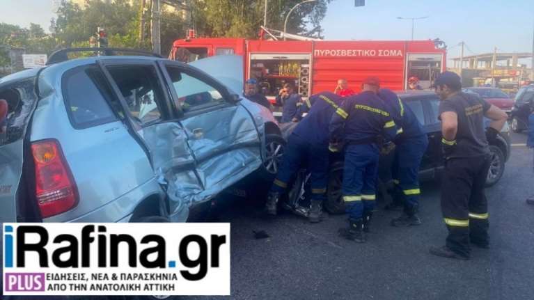 Ραφήνα: Νέο σοβαρό τροχαίο με τραυματία - Πέρασε με κόκκινο για να μεταφέρει ηλικιωμένο στο Κέντρο Υγείας