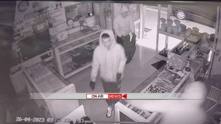 Μεσολόγγι: Διαρρήκτες έκαναν φύλλο και φτερό κοσμηματοπωλείο [εικόνες - βίντεο]