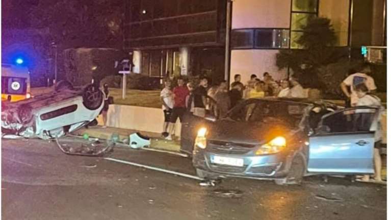 Δυο τραυματίες σε σοβαρό τροχαίο στην παραλιακή - ΙΧ έπεσε σε μάντρα και τούμπαρε