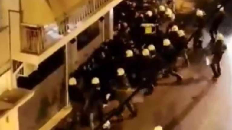 Αστυνομικοί ρωτούσαν &quot;τι κάνει ο Άλκης;&quot;, καταγγέλλουν οπαδοί του Αρη - Ξήλωσαν τον επικεφαλής των ΜΑΤ