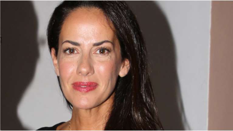 Minimal chic η Εύη Αδάμ: Επένδυσε στο μικρό μαύρο φόρεμα και δεν έκανε λάθος