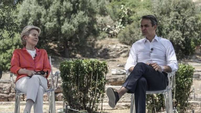 Βρήκε τον μπελά της η φον ντερ Λάιεν για τη φιλοξενία στο σπίτι Μητσοτάκη στα Χανιά - Γιατί την κατηγορούν