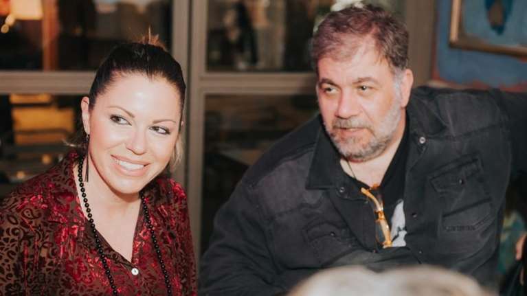 O Σταρόβας έχει επικοινωνία με το περιβάλλον μετά το εγκεφαλικό αλλά δεν μιλάει, λέει η σύντροφός του