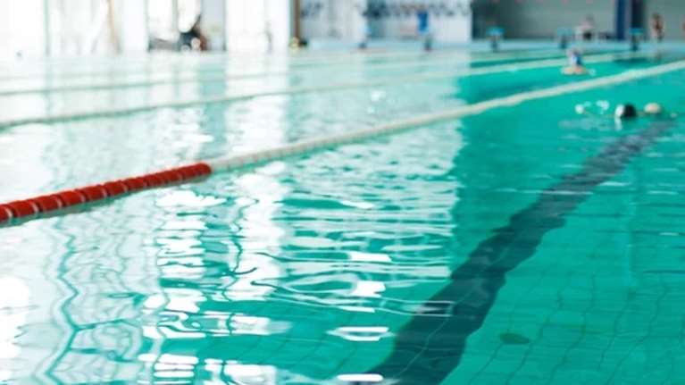 Aποκαλύψεις για τον 74χρονο προπονητή που κατηγορείται για σεξουαλική κακοποίηση: Εξι χρόνια πηγαινόφερνε τα κορίτσια στα σπίτια