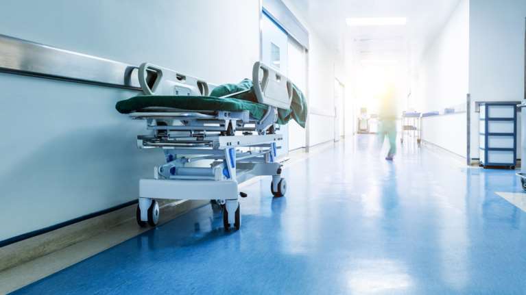 Απογευματινά χειρουργεία: Πόσο θα κοστίζουν, για ποιους θα είναι δωρεάν - Αναλυτικοί πίνακες με επεμβάσεις και τιμές