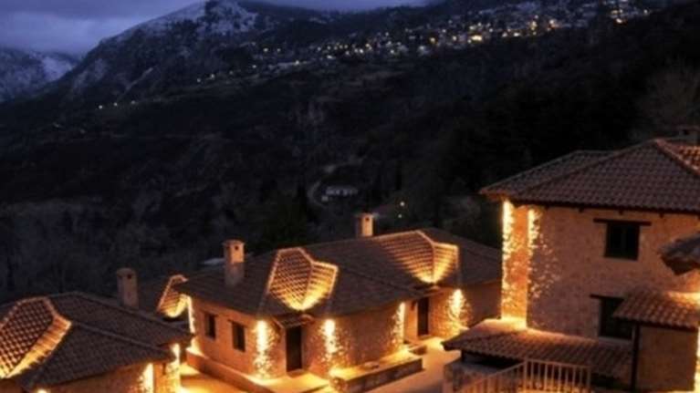 "Άθλος" να βρεις δωμάτιο τα Χριστούγεννα στους χειμερινούς προορισμούς- Όλα κλεισμένα σε Αράχωβα, Ζαγόρι