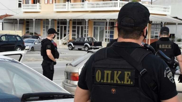 Ελεύθερος με όρους ο αστυνομικός για τον θάνατο του 17χρονου: Απώθησε με βίαιο τρόπο το όπλο μου, έτσι εκπυρσοκρότησε