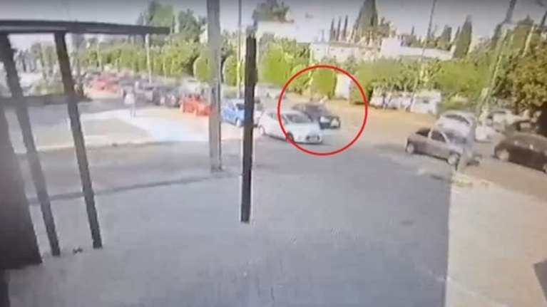 &quot;Μάχη&quot; για τη ζωή της δίνει η 3χρονη που παρασύρθηκε από μηχανή στην Κηφισίας - Κρίσιμα τα επόμενα 24ωρα