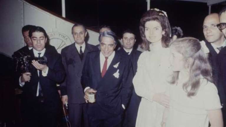 Αριστοτέλης Ωνάσης - Τζάκι Κένεντι: Σαν σήμερα ο μυθικός γάμος στον Σκορπιό που έγραψε ιστορία [βίντεο]