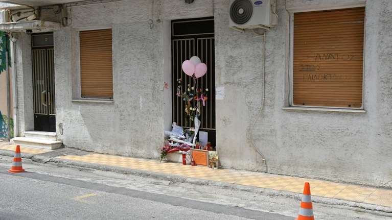 Σφραγίζεται το σπίτι στην Πάτρα: Απορρίφθηκαν τα ασφαλιστικά μέτρα - Έχω την τσάντα της Τζωρτζίνας, λέει ο δικηγόρος των συγγενών