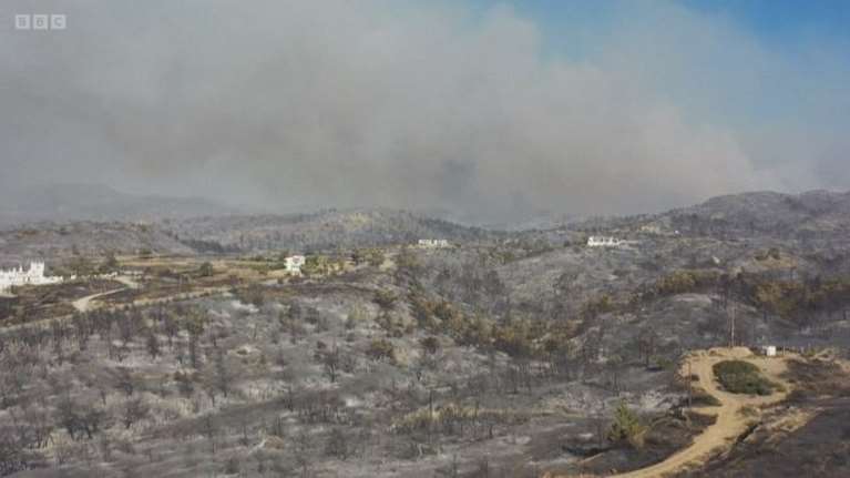Φωτιά στη Ρόδο: Εικόνες που προκαλούν θλίψη - Drone του BBC δείχνει την καταστροφή [Βίντεο]
