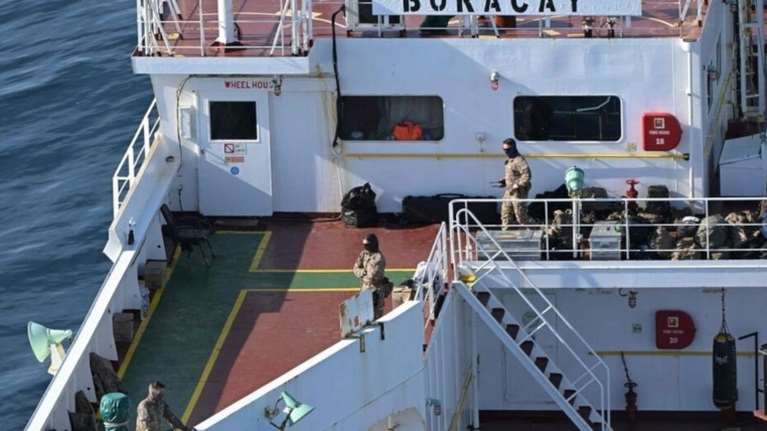 Γαλλία: Απέπλευσε το δεξαμενόπλοιο του σκιώδους ρωσικού στόλου - Είχε αναχαιτισθεί από το γαλλικό Πολεμικό Ναυτικό,