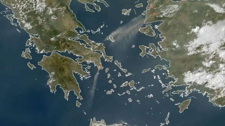 Λαγουβάρδος: Οι καπνοί από τη φωτιά σε Κερατέα και Τουρκία έφτασαν σε Σκύρο και Αντικύθηρα