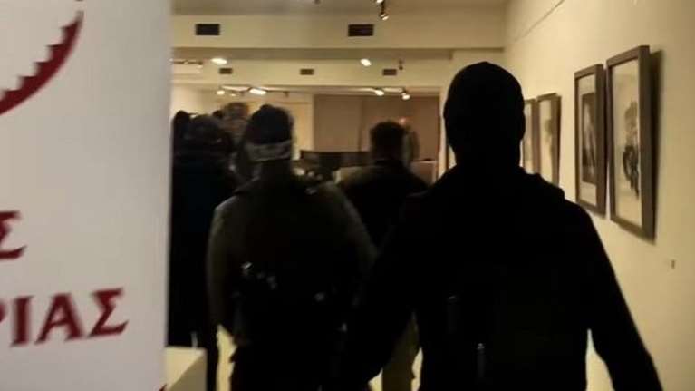 Θεσσαλονίκη: Ταυτοποιήθηκαν 5 Χρυσαυγίτες που εισέβαλαν σε έκθεση καλλιτέχνη από τη Βόρεια Μακεδονία
