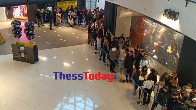 Θεσσαλονίκη: Ουρές δεκάδων μέτρων λόγω Black Friday - Έπιασαν σειρά πριν το άνοιγμα των καταστημάτων [εικόνες - βίντεο]