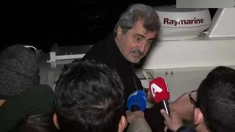 Σε γραμμή... Νταλάρα ο Πολάκης στις Σπέτσες - Επιτέθηκε στους δημοσιογράφους: &quot;Ο δικός σου μπαμπάς είναι περήφανος;&quot;