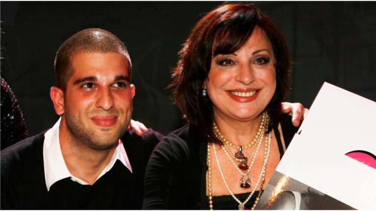 Ο γιος της Χάρις Αλεξίου μίλησε για την υιοθεσία του: &quot;Ηταν σαν να μου έκατσε το τζόκερ - Δεν έψαξα ποτέ τους βιολογικούς μου γονείς&quot;