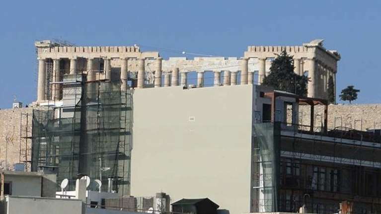 Το ξενοδοχείο της COCOMat και άλλα 20 κτίρια στην Ακρόπολη απειλούνται με κατεδάφιση - Στο έλεος του υπ. Πολιτισμού