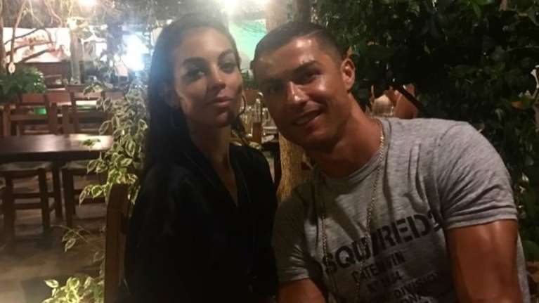 &quot;Κουφέτα&quot; για Κριστιάνο Ρονάλντο και Χεορχίνα: Η πρόταση γάμου και το εντυπωσιακό μονόπετρο