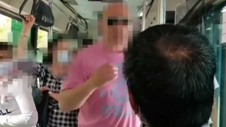 Πειθαρχικό για τον οδηγό λεωφορείου μετά την ρατσιστική επίθεση σε μετανάστη