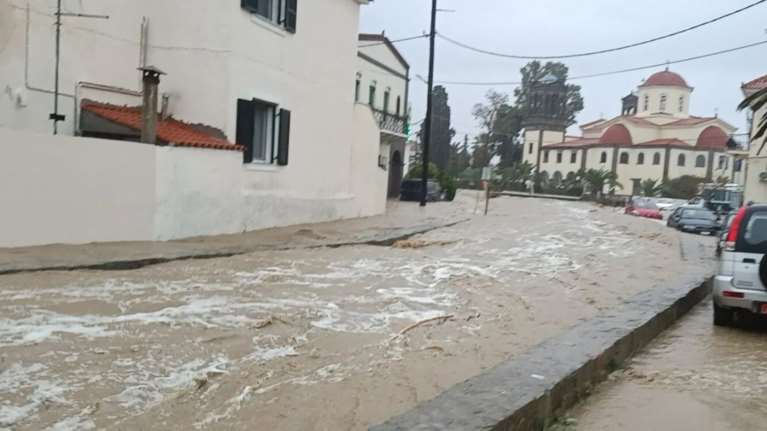 Κακοκαιρία Bora στη Λήμνο: Εκκενώνεται ο οικισμός Κοντιά - Υπερχείλισε φράγμα