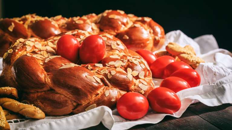 Πασχαλινό τσουρέκι πολίτικο - Αφράτο, μυρωδάτο και πολύ γευστικό