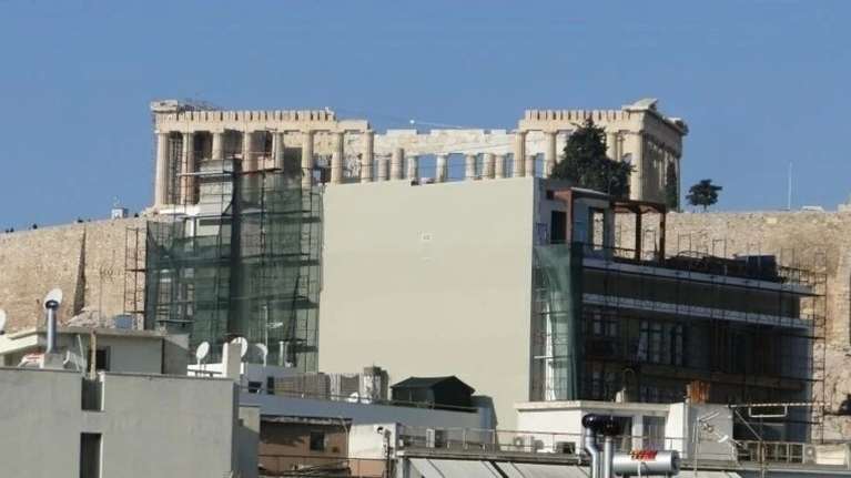 Σφραγίστηκαν οι όροφοι του ξενοδοχείου Cocomat που έκρυβαν την Ακρόπολη - Αυθαίρετο από τα 24 μέτρα και πάνω