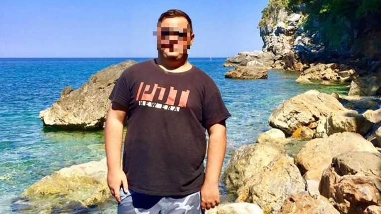 Νέα μαρτυρία για τον 21χρονο μητροκτόνο στη Λάρισα: Σκότωσε τη μάνα του και μετά έβγαλε βόλτα ατάραχος τα σκυλιά του