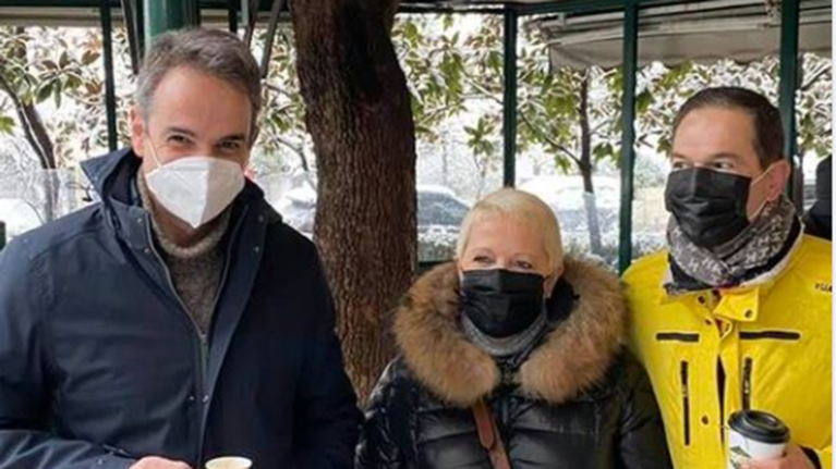 Ο καφές Μητσοτάκη στο da Capo, οι δημοσιογράφοι και οι &quot;παλαβές&quot; θεωρίες συνωμοσίας της Αυγής