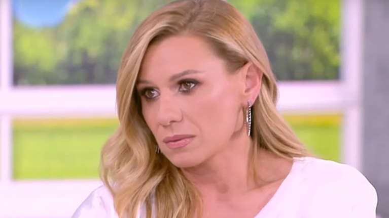 Η αμηχανία της Κατερίνας Καραβάτου όταν ρωτήθηκε για την προσωπική της ζωή: "Άκου τώρα τι γίνεται…"