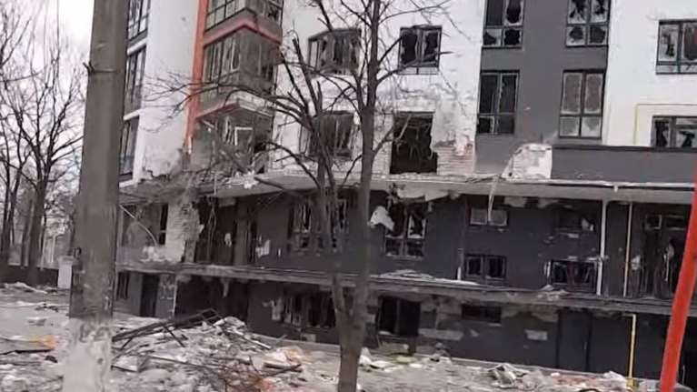 Το CNNi μπήκε στο ερειπωμένο Ιρπίν: "Πτώματα βρίσκονται στους δρόμους για εβδομάδες" [Βίντεο]