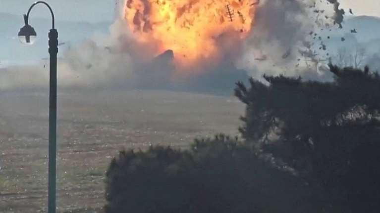 Ν. Κορέα: Σύγκρουση με πουλιά η πιθανή αιτία συντριβής του αεροσκάφους - Το δραματικό μήνυμα επιβάτη και η στιγμή της έκρηξης