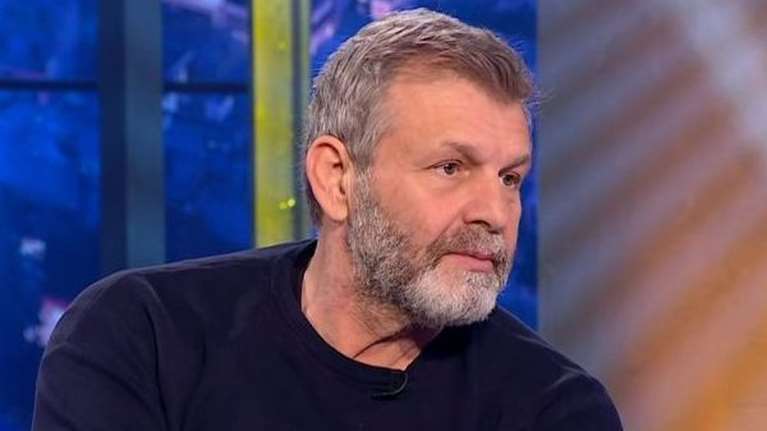 Απόστολος Γκλέτσος: &quot;Δεν μπορώ να συζητήσω με την κόρη μου, νιώθω αγράμματος&quot;