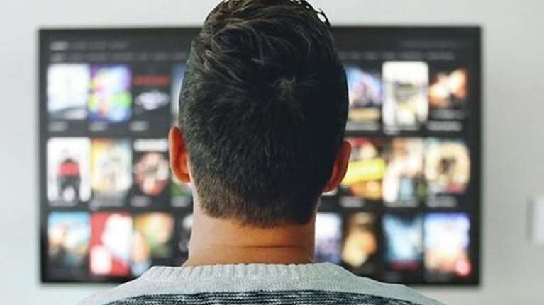 Πώς Βαγγέλης Μαρινάκης και Γιάννης Βαρδινογιάννης ανακατεύουν την τράπουλα των ελληνικών media