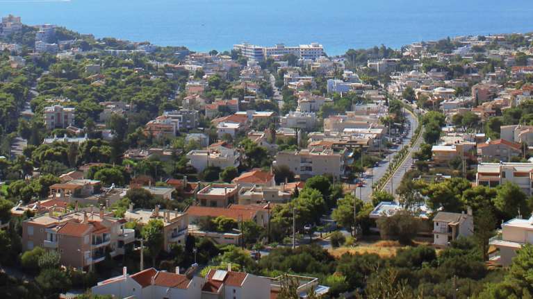 Αποκλειστικό: Δείτε τις 47 περιοχές στις οποίες μειώνονται από σήμερα οι φόροι ακινήτων και ο ΕΝΦΙΑ [Πίνακας]