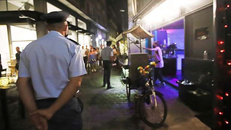 Το σχέδιο της ΕΛ.ΑΣ. για μερικό lockdown σε πάρκα και πλατείες: Μεγάφωνα, κορδέλες, παραινέσεις και διαφημίσεις