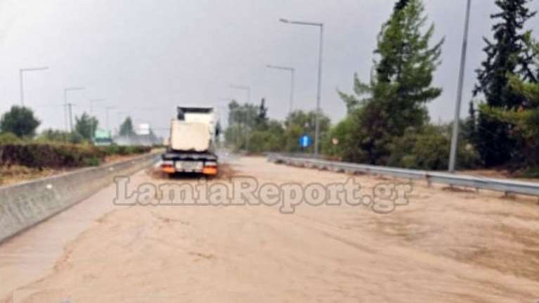 Κακοκαιρία Daniel: Πλημμύρισε και η εθνική οδός Λαμίας-Θεσσαλονίκης [βίντεο]